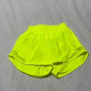 Lululemon 4 inch Hotty Hot shorts in Highlight Yellow